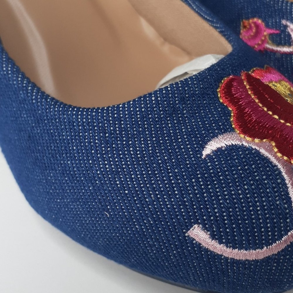 New Embroidered heel - Picture 7 of 10